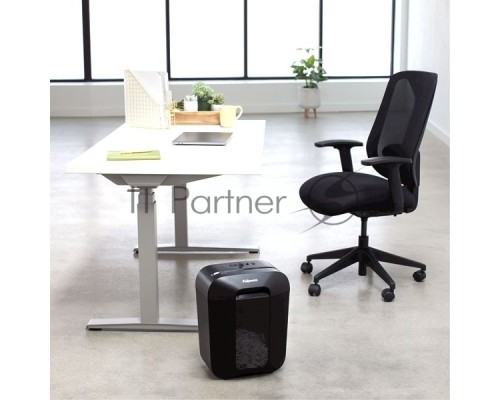 Шредер Fellowes PowerShred LX45 черный (секр.P-4)/перекрестный/8лист./17лтр./скрепки/скобы/пл.карты