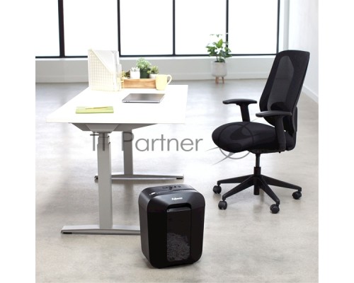 Шредер Fellowes PowerShred LX45 черный (секр.P-4)/перекрестный/8лист./17лтр./скрепки/скобы/пл.карты