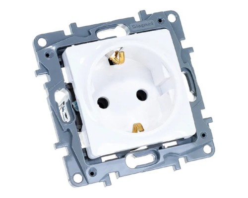 [Розетки, выключатели и аксессуары] Legrand 672221 Розетка 2К+З - немецкий стандарт - 16 А - 250 В~ - Etika - белый